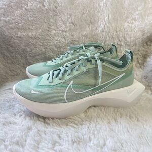 Nike Vista Lite Sneakers in Pistachio Green